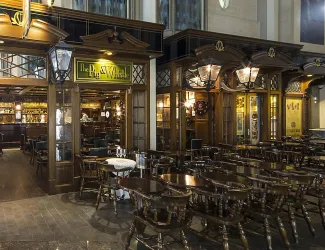 Ovation of the Seas - English Pub
