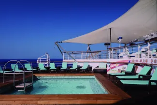 Pride of America - Oasis Pool