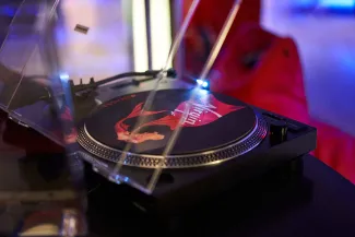 Resilient Lady - Voyage Vinyl