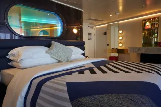 Scarlet Lady - Brilliant Suite