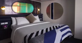 Scarlet Lady - Guarantee RockStar Quarters