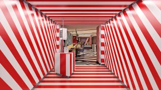 Scarlet Lady - Razzle Dazzle