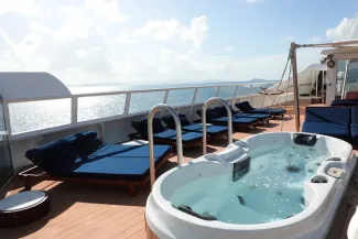 SeaDream II - Twin Hot Tubs