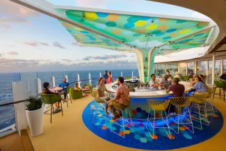 Utopia of the Seas - Vue Bar℠