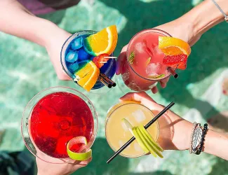 Voyager of the Seas - Pool Bar