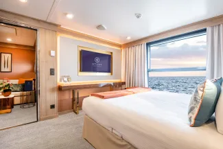 World Voyager - Horizon Deluxe Stateroom