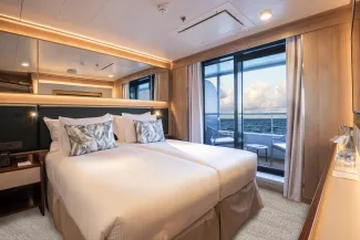 World Voyager - Veranda Deluxe Stateroom