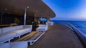 World Voyager - Zephyr Lounge