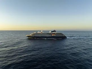 AOV World Traveller Exterior 0