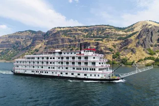 American Cruise Lines  American Pride  Exterior