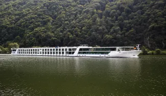 Emerald Waterways - Emerald Destiny - Exterior 1