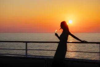 Ponant__L_Austral_Sun_Deck___PONANT_Julien_Fabro