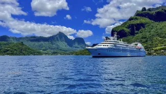 Windstar_Cruises__Star_Breeze__Exterior